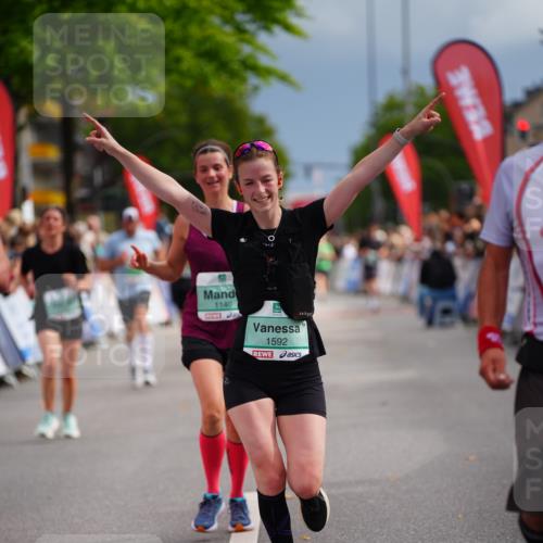 20.09.2026 - PSD Bank Halbmarathon LAZAROV Photography http://msf.ph/oto/10520109 20.09.2026 11:58:12 Ziel 1140, 1311, 1313, 1592, 2448, 2935, 3280 meine-sportfotos.de