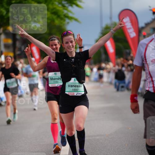 20.09.2026 - PSD Bank Halbmarathon LAZAROV Photography http://msf.ph/oto/10520112 20.09.2026 11:58:12 Ziel 1140, 1311, 1313, 1592, 2448, 2935, 3280 meine-sportfotos.de