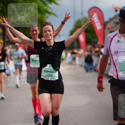 20.09.2026 - PSD Bank Halbmarathon LAZAROV Photography http://msf.ph/oto/10520115 20.09.2026 11:58:12 Ziel 1140, 1311, 1313, 1592, 2448, 2935, 3280 meine-sportfotos.de