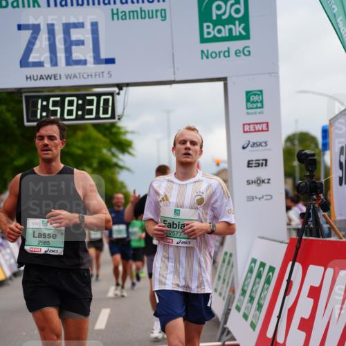 20.09.2026 - PSD Bank Halbmarathon LAZAROV Photography http://msf.ph/oto/10520228 20.09.2026 11:58:30 Ziel 1020, 1398, 1406, 2577, 2585, 2612, 2900, 3604, 4623, 4641, 4659, 4750 meine-sportfotos.de
