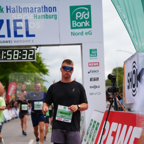 20.09.2026 - PSD Bank Halbmarathon LAZAROV Photography http://msf.ph/oto/10520232 20.09.2026 11:58:32 Ziel 1398, 1621, 2577, 2585, 2612, 3604, 3801, 4623, 4641, 4750 meine-sportfotos.de