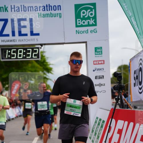 20.09.2026 - PSD Bank Halbmarathon LAZAROV Photography http://msf.ph/oto/10520235 20.09.2026 11:58:32 Ziel 1398, 1621, 2577, 2585, 2612, 3604, 3801, 4623, 4641, 4750 meine-sportfotos.de
