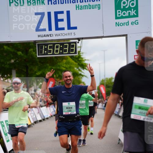 20.09.2026 - PSD Bank Halbmarathon LAZAROV Photography http://msf.ph/oto/10520242 20.09.2026 11:58:32 Ziel 1398, 1621, 2577, 2585, 2612, 3604, 3801, 4623, 4641, 4750 meine-sportfotos.de