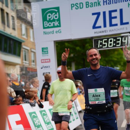 20.09.2026 - PSD Bank Halbmarathon LAZAROV Photography http://msf.ph/oto/10520252 20.09.2026 11:58:33 Ziel 1398, 1621, 2577, 2585, 2612, 3604, 3801, 4623, 4641, 4750 meine-sportfotos.de