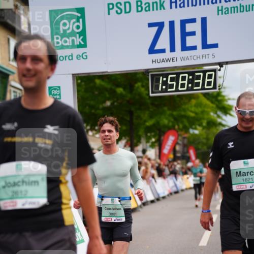 20.09.2026 - PSD Bank Halbmarathon LAZAROV Photography http://msf.ph/oto/10520299 20.09.2026 11:58:37 Ziel 1398, 1621, 2577, 2612, 3490, 3604, 3801, 4623, 4641, 4750 meine-sportfotos.de