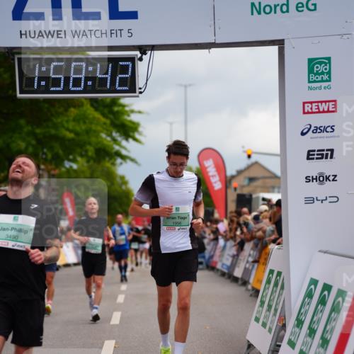 20.09.2026 - PSD Bank Halbmarathon LAZAROV Photography http://msf.ph/oto/10520323 20.09.2026 11:58:41 Ziel 1621, 1795, 1956, 2612, 3183, 3490, 3604, 3801, 4013 meine-sportfotos.de