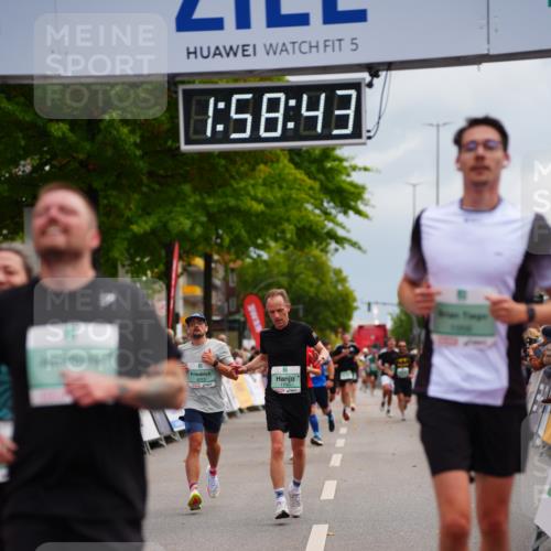 20.09.2026 - PSD Bank Halbmarathon LAZAROV Photography http://msf.ph/oto/10520336 20.09.2026 11:58:42 Ziel 1621, 1795, 1956, 2612, 3183, 3490, 3801, 4013 meine-sportfotos.de