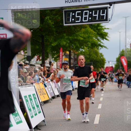 20.09.2026 - PSD Bank Halbmarathon LAZAROV Photography http://msf.ph/oto/10520341 20.09.2026 11:58:43 Ziel 1621, 1741, 1795, 1956, 3183, 3490, 3801, 4013 meine-sportfotos.de