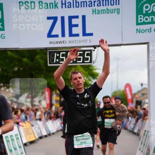 20.09.2026 - PSD Bank Halbmarathon LAZAROV Photography http://msf.ph/oto/10520443 20.09.2026 11:58:55 Ziel 1035, 1251, 1304, 1741, 1936, 2290, 3447, 3598, 3718, 3810, 4355, 4570, 4572 meine-sportfotos.de