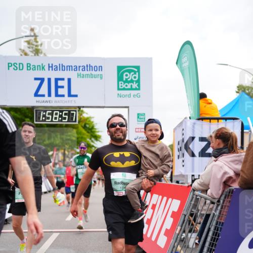 20.09.2026 - PSD Bank Halbmarathon LAZAROV Photography http://msf.ph/oto/10520456 20.09.2026 11:58:57 Ziel 1035, 1251, 1304, 1936, 2290, 3447, 3598, 3718, 3810, 4029, 4355, 4570, 4572, 4694, 4738 meine-sportfotos.de