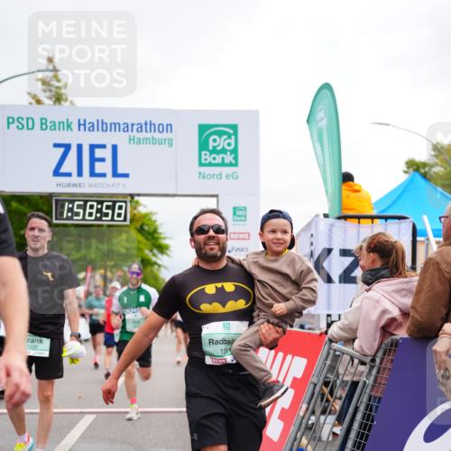 20.09.2026 - PSD Bank Halbmarathon LAZAROV Photography http://msf.ph/oto/10520459 20.09.2026 11:58:57 Ziel 1035, 1251, 1304, 1936, 2290, 3447, 3598, 3718, 3810, 4029, 4355, 4570, 4572, 4694, 4738 meine-sportfotos.de