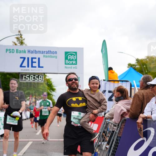 20.09.2026 - PSD Bank Halbmarathon LAZAROV Photography http://msf.ph/oto/10520463 20.09.2026 11:58:57 Ziel 1035, 1251, 1304, 1936, 2290, 3447, 3598, 3718, 3810, 4029, 4355, 4570, 4572, 4694, 4738 meine-sportfotos.de