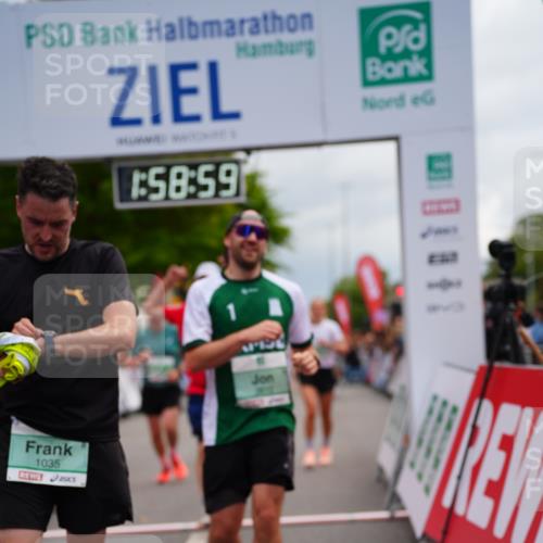 20.09.2026 - PSD Bank Halbmarathon LAZAROV Photography http://msf.ph/oto/10520471 20.09.2026 11:58:58 Ziel 1035, 1251, 1304, 1936, 3447, 3598, 3718, 3810, 4029, 4355, 4570, 4572, 4694, 4738 meine-sportfotos.de