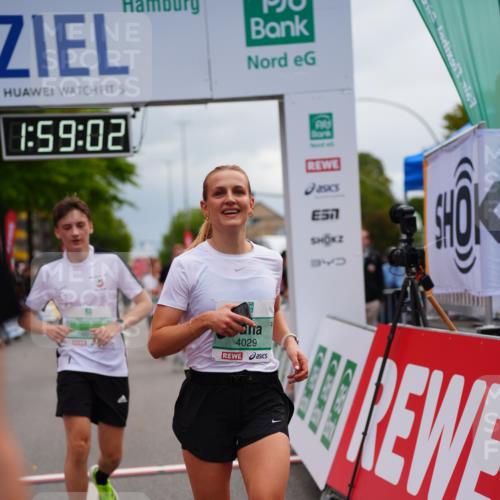 20.09.2026 - PSD Bank Halbmarathon LAZAROV Photography http://msf.ph/oto/10520494 20.09.2026 11:59:02 Ziel 1035, 1251, 1778, 2185, 3467, 3718, 3810, 3940, 4029, 4355, 4694, 4738 meine-sportfotos.de