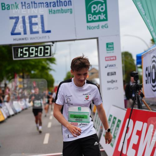 20.09.2026 - PSD Bank Halbmarathon LAZAROV Photography http://msf.ph/oto/10520501 20.09.2026 11:59:03 Ziel 1035, 1251, 1778, 2185, 3467, 3718, 3810, 3940, 4029, 4355, 4694, 4738 meine-sportfotos.de