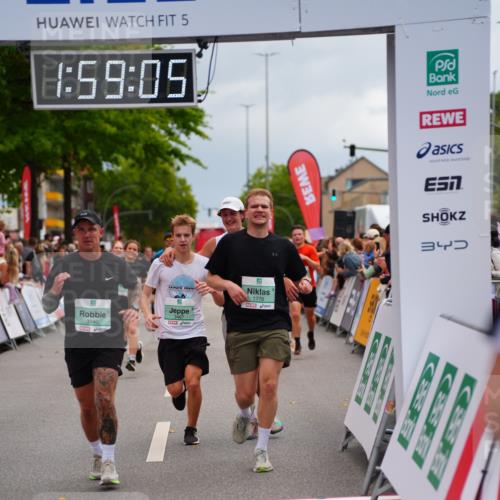 20.09.2026 - PSD Bank Halbmarathon LAZAROV Photography http://msf.ph/oto/10520511 20.09.2026 11:59:04 Ziel 1197, 1778, 2050, 2185, 3467, 3718, 3810, 3940, 4029, 4223, 4355, 4694, 4738 meine-sportfotos.de