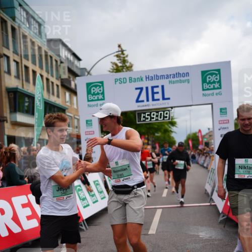 20.09.2026 - PSD Bank Halbmarathon LAZAROV Photography http://msf.ph/oto/10520561 20.09.2026 11:59:08 Ziel 1197, 1519, 1778, 2050, 2185, 3112, 3150, 3194, 3467, 3940, 4029, 4223, 4286, 4694, 4738 meine-sportfotos.de