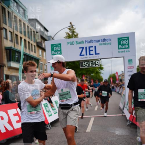 20.09.2026 - PSD Bank Halbmarathon LAZAROV Photography http://msf.ph/oto/10520564 20.09.2026 11:59:08 Ziel 1197, 1519, 1778, 2050, 2185, 3112, 3150, 3194, 3467, 3940, 4029, 4223, 4286, 4694, 4738 meine-sportfotos.de