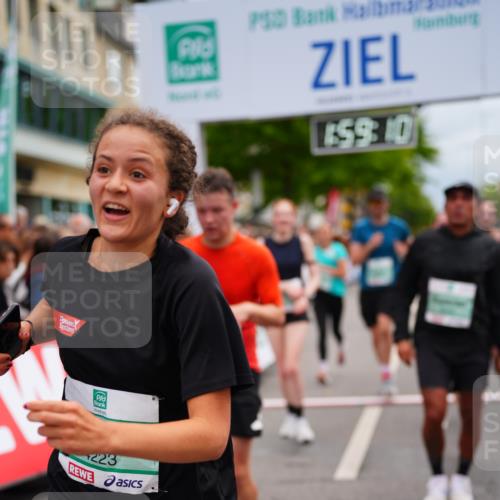 20.09.2026 - PSD Bank Halbmarathon LAZAROV Photography http://msf.ph/oto/10520582 20.09.2026 11:59:10 Ziel 1197, 1519, 1778, 2050, 2185, 3112, 3150, 3194, 3467, 3940, 4223, 4286, 4591 meine-sportfotos.de