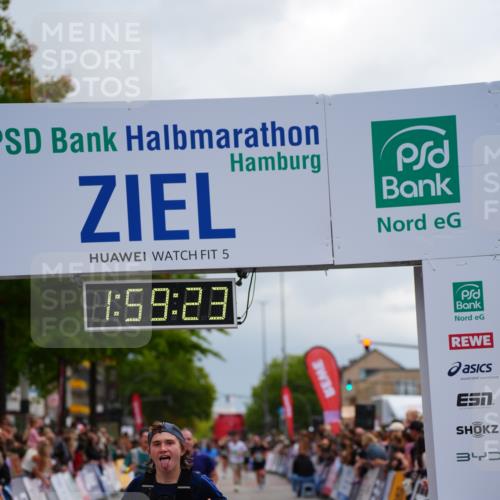 20.09.2026 - PSD Bank Halbmarathon LAZAROV Photography http://msf.ph/oto/10520657 20.09.2026 11:59:23 Ziel 1091, 1749, 2370, 3668, 4428 meine-sportfotos.de