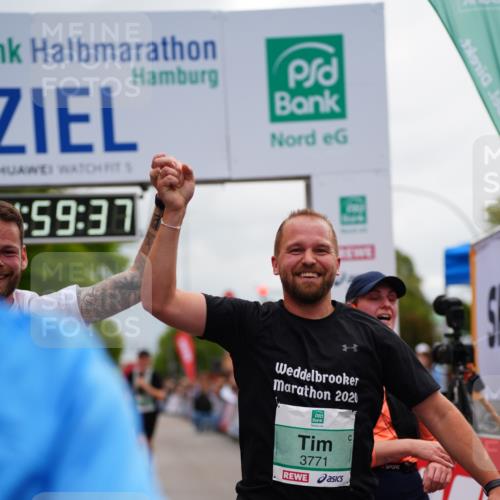 20.09.2026 - PSD Bank Halbmarathon LAZAROV Photography http://msf.ph/oto/10520710 20.09.2026 11:59:37 Ziel 1093, 1095, 1098, 1279, 2085, 2208, 2439, 2736, 3066, 3390, 3771, 3772 meine-sportfotos.de