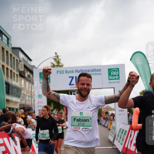 20.09.2026 - PSD Bank Halbmarathon LAZAROV Photography http://msf.ph/oto/10520712 20.09.2026 11:59:37 Ziel 1093, 1095, 1098, 1279, 2085, 2208, 2439, 2736, 3066, 3390, 3771, 3772 meine-sportfotos.de