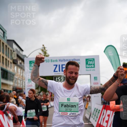 20.09.2026 - PSD Bank Halbmarathon LAZAROV Photography http://msf.ph/oto/10520715 20.09.2026 11:59:37 Ziel 1093, 1095, 1098, 1279, 2085, 2208, 2439, 2736, 3066, 3390, 3771, 3772 meine-sportfotos.de