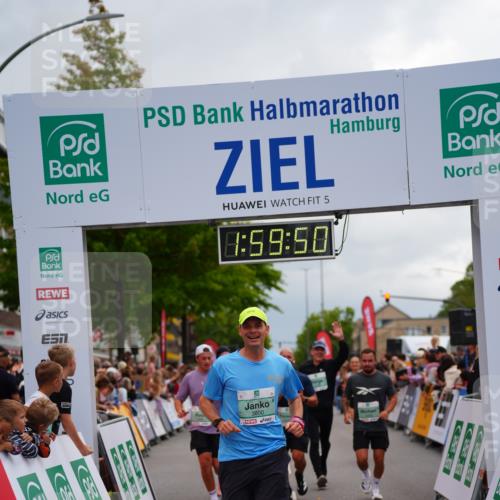 20.09.2026 - PSD Bank Halbmarathon LAZAROV Photography http://msf.ph/oto/10520776 20.09.2026 11:59:50 Ziel 1265, 2168, 2170, 2670, 3578, 3800, 4493, 4494, 4495, 4711 meine-sportfotos.de