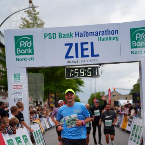 20.09.2026 - PSD Bank Halbmarathon LAZAROV Photography http://msf.ph/oto/10520779 20.09.2026 11:59:50 Ziel 1265, 2168, 2170, 2670, 3578, 3800, 4493, 4494, 4495, 4711 meine-sportfotos.de