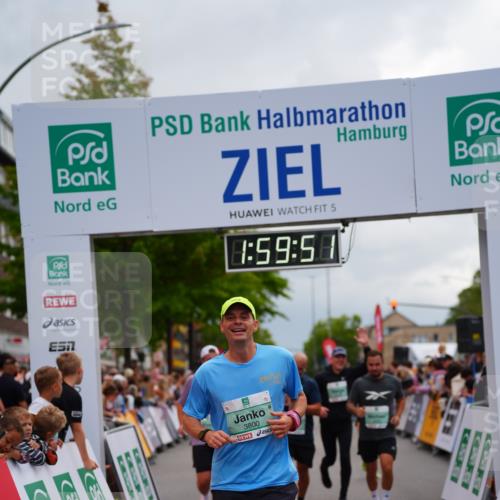 20.09.2026 - PSD Bank Halbmarathon LAZAROV Photography http://msf.ph/oto/10520784 20.09.2026 11:59:50 Ziel 1265, 2168, 2170, 2670, 3578, 3800, 4493, 4494, 4495, 4711 meine-sportfotos.de