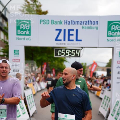 20.09.2026 - PSD Bank Halbmarathon LAZAROV Photography http://msf.ph/oto/10520809 20.09.2026 11:59:54 Ziel 1265, 1454, 2168, 2170, 2470, 3578, 3800, 4493, 4494, 4495 meine-sportfotos.de