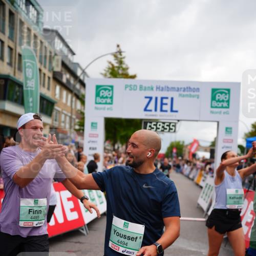 20.09.2026 - PSD Bank Halbmarathon LAZAROV Photography http://msf.ph/oto/10520813 20.09.2026 11:59:55 Ziel 1265, 1454, 2168, 2170, 2470, 3578, 3800, 4493, 4494, 4495 meine-sportfotos.de