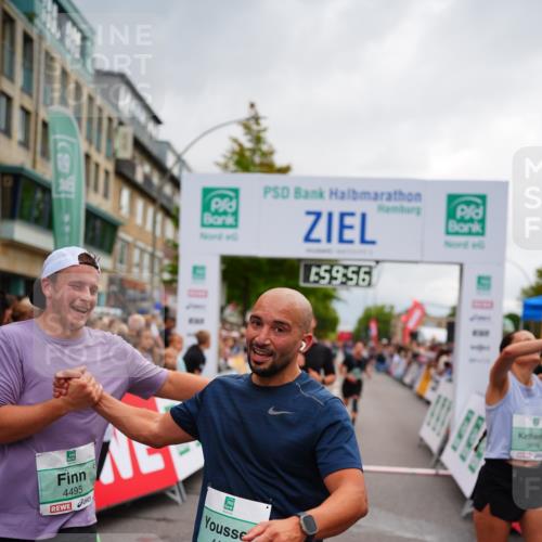 20.09.2026 - PSD Bank Halbmarathon LAZAROV Photography http://msf.ph/oto/10520822 20.09.2026 11:59:55 Ziel 1265, 1454, 2168, 2170, 2470, 3578, 3800, 4493, 4494, 4495 meine-sportfotos.de