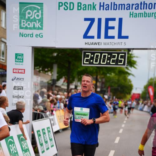 20.09.2026 - PSD Bank Halbmarathon LAZAROV Photography http://msf.ph/oto/10521018 20.09.2026 12:00:24 Ziel 2228, 2338, 2676, 3024, 3550, 3566, 3812, 4321, 4583, 4704, 4741 meine-sportfotos.de