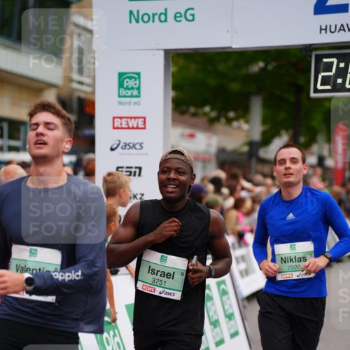 20.09.2026 - PSD Bank Halbmarathon LAZAROV Photography http://msf.ph/oto/10521240 20.09.2026 12:00:56 Ziel 1366, 2020, 2194, 2938, 2986, 3027, 3123, 3383, 3554, 3751, 4122 meine-sportfotos.de