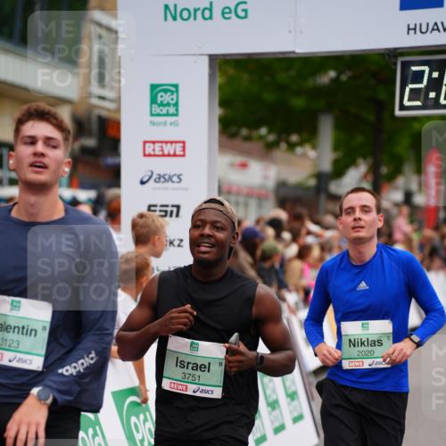 20.09.2026 - PSD Bank Halbmarathon LAZAROV Photography http://msf.ph/oto/10521244 20.09.2026 12:00:56 Ziel 1366, 2020, 2194, 2938, 2986, 3027, 3123, 3383, 3554, 3751, 4122 meine-sportfotos.de