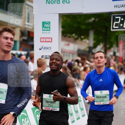 20.09.2026 - PSD Bank Halbmarathon LAZAROV Photography http://msf.ph/oto/10521247 20.09.2026 12:00:56 Ziel 1366, 2020, 2194, 2938, 2986, 3027, 3123, 3383, 3554, 3751, 4122 meine-sportfotos.de