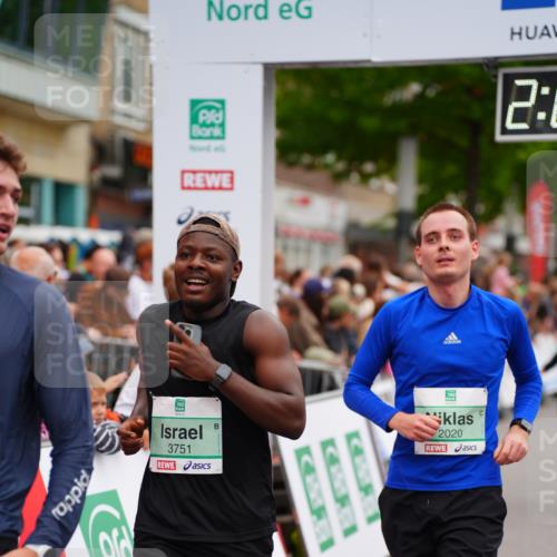20.09.2026 - PSD Bank Halbmarathon LAZAROV Photography http://msf.ph/oto/10521255 20.09.2026 12:00:56 Ziel 1366, 2020, 2194, 2938, 2986, 3027, 3123, 3383, 3554, 3751, 4122 meine-sportfotos.de