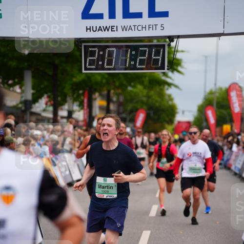 20.09.2026 - PSD Bank Halbmarathon LAZAROV Photography http://msf.ph/oto/10521501 20.09.2026 12:01:24 Ziel 1027, 1641, 1928, 2142, 2174, 2494, 2661, 2748, 4334 meine-sportfotos.de