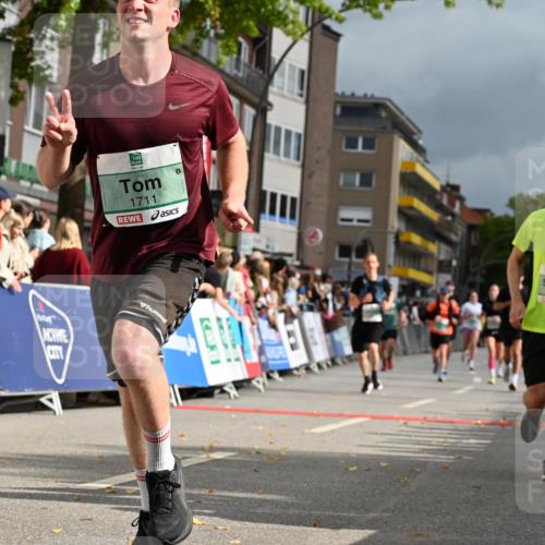 20.09.2026 - PSD Bank Halbmarathon J. Mangold http://msf.ph/oto/10521558 20.09.2026 11:57:41 Ziel 1052, 1301, 1530, 1709, 1711, 2052, 2092, 2253, 2531, 2540, 2846, 3107, 3256, 3374, 3624, 3762, 3935, 3941, 4610 meine-sportfotos.de