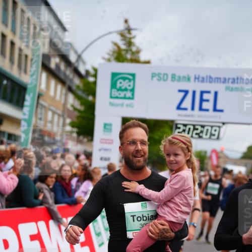 20.09.2026 - PSD Bank Halbmarathon LAZAROV Photography http://msf.ph/oto/10522085 20.09.2026 12:02:08 Ziel 1585, 2486, 2489, 2865, 2881, 2947, 3007, 3135, 3179, 3793, 4167, 4574, 4719 meine-sportfotos.de
