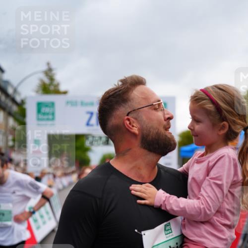 20.09.2026 - PSD Bank Halbmarathon LAZAROV Photography http://msf.ph/oto/10522093 20.09.2026 12:02:10 Ziel 1585, 2486, 2489, 2865, 2881, 2947, 3007, 3135, 3179, 3458, 3557, 3704, 3705, 3793, 4167, 4574, 4719 meine-sportfotos.de