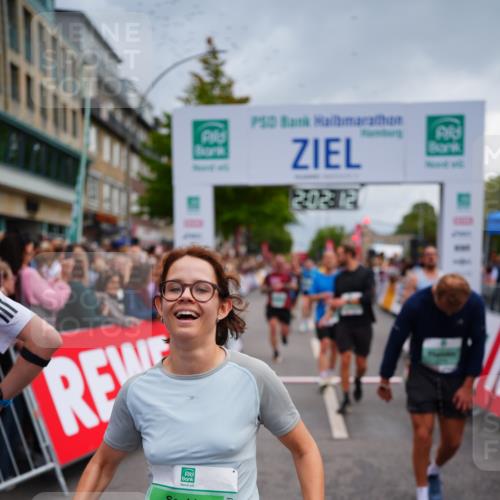 20.09.2026 - PSD Bank Halbmarathon LAZAROV Photography http://msf.ph/oto/10522099 20.09.2026 12:02:11 Ziel 1585, 1926, 2486, 2489, 2865, 2881, 2947, 3007, 3135, 3179, 3458, 3536, 3557, 3704, 3705, 3793, 4167, 4574, 4719 meine-sportfotos.de
