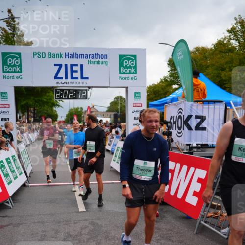 20.09.2026 - PSD Bank Halbmarathon LAZAROV Photography http://msf.ph/oto/10522106 20.09.2026 12:02:12 Ziel 1585, 1926, 2486, 2489, 2865, 2947, 3007, 3179, 3458, 3536, 3557, 3704, 3705, 3793, 4167, 4574, 4719 meine-sportfotos.de