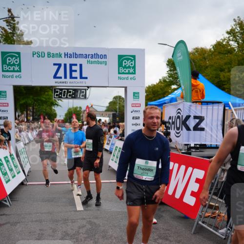 20.09.2026 - PSD Bank Halbmarathon LAZAROV Photography http://msf.ph/oto/10522108 20.09.2026 12:02:12 Ziel 1585, 1926, 2486, 2489, 2865, 2947, 3007, 3179, 3458, 3536, 3557, 3704, 3705, 3793, 4167, 4574, 4719 meine-sportfotos.de