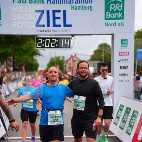 20.09.2026 - PSD Bank Halbmarathon LAZAROV Photography http://msf.ph/oto/10522122 20.09.2026 12:02:14 Ziel 1585, 1926, 2486, 2489, 2865, 2947, 3179, 3458, 3536, 3557, 3704, 3705, 3793, 4574, 4719 meine-sportfotos.de