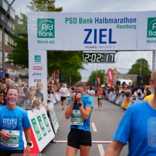 20.09.2026 - PSD Bank Halbmarathon LAZAROV Photography http://msf.ph/oto/10522153 20.09.2026 12:02:17 Ziel 1486, 1585, 1926, 2077, 2486, 2489, 3179, 3458, 3536, 3557, 3704, 3705, 3793, 4068, 4719 meine-sportfotos.de
