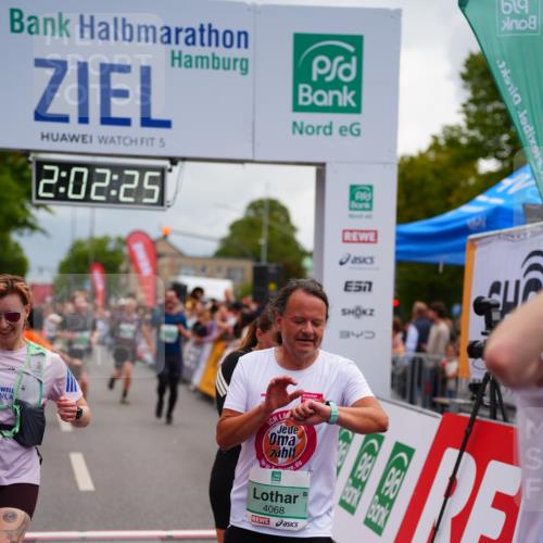 20.09.2026 - PSD Bank Halbmarathon LAZAROV Photography http://msf.ph/oto/10522328 20.09.2026 12:02:24 Ziel 1072, 1126, 1250, 1340, 1486, 2077, 2395, 4068, 4114, 4115, 4485, 4794 meine-sportfotos.de