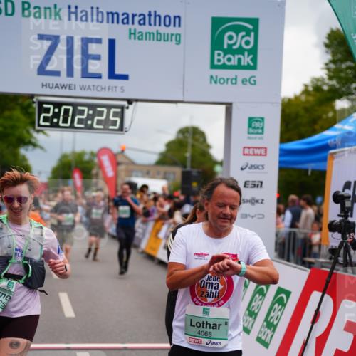 20.09.2026 - PSD Bank Halbmarathon LAZAROV Photography http://msf.ph/oto/10522338 20.09.2026 12:02:24 Ziel 1072, 1126, 1250, 1340, 1486, 2077, 2395, 4068, 4114, 4115, 4485, 4794 meine-sportfotos.de