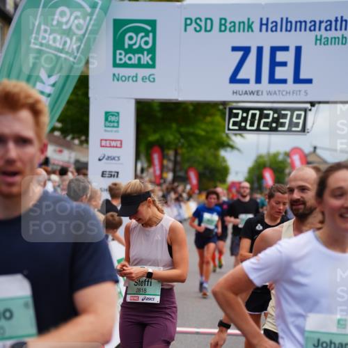 20.09.2026 - PSD Bank Halbmarathon LAZAROV Photography http://msf.ph/oto/10522624 20.09.2026 12:02:39 Ziel 1403, 1497, 1507, 1586, 1718, 2084, 2088, 2817, 2818, 3109, 3240, 3354, 4547, 4565, 4580 meine-sportfotos.de